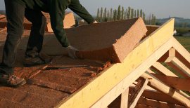 Compagnon Artisan Charpentier -Reparation toiture en tuiles Lyon Bron pour isolation - charpente